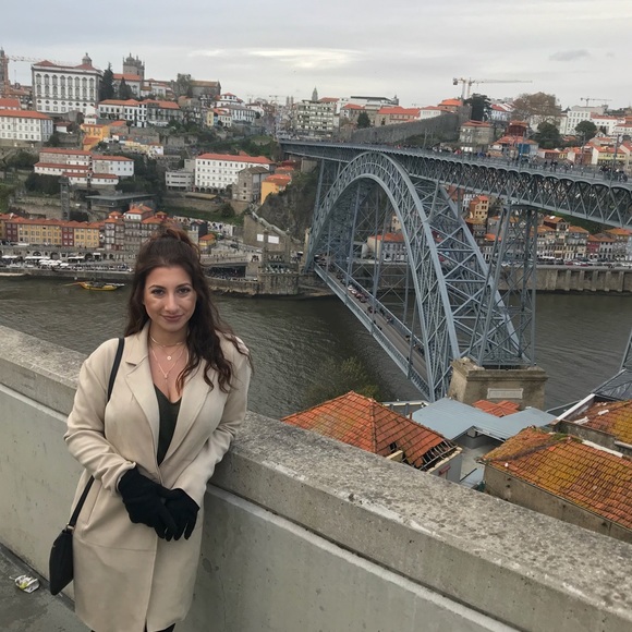 Meet your Posher, Elise - Picture 2 of 6